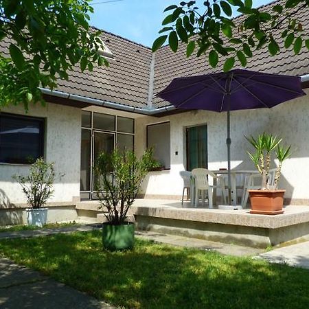 Fabian Apartman-Haz Szántód Exterior foto